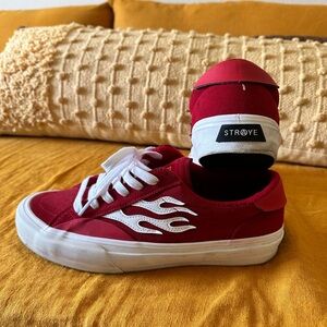 Straye Logan Red Size 9